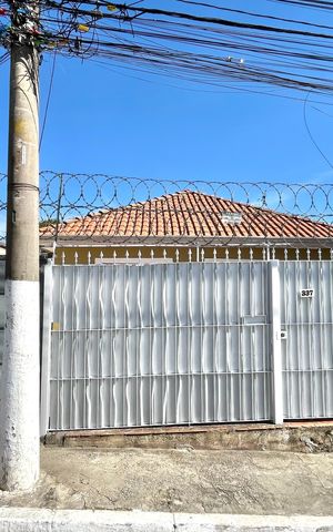 Casa à venda com 102m², 2 quartos e 1 vagaFachada