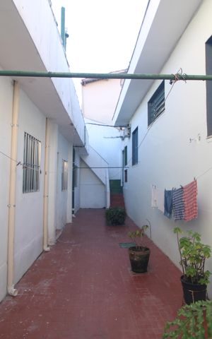 Casa para alugar com 140m², 2 quartos e 3 vagasFundos da casa