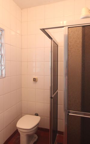 Casa para alugar com 140m², 2 quartos e 3 vagasCasa 2 / banheiro