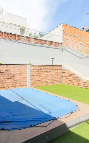 Casa à venda com 192m², 3 quartos e 3 vagas Casa à venda com 192m², 3 quartos e 3 vagasÁrea externa