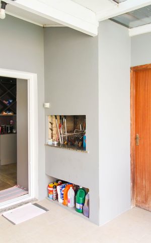 Casa à venda com 192m², 3 quartos e 3 vagas Casa à venda com 192m², 3 quartos e 3 vagasÁrea externa