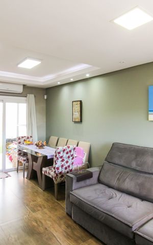 Casa à venda com 192m², 3 quartos e 3 vagas Casa à venda com 192m², 3 quartos e 3 vagasSala