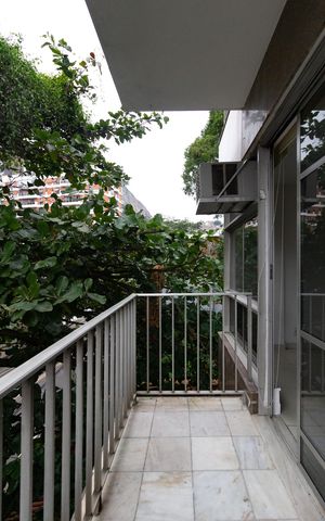 Apartamento à venda com 125m², 3 quartos e 1 vaga Apartamento à venda com 125m², 3 quartos e 1 vagaVaranda da sala