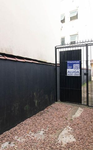 Casa para alugar com 80m², 2 quartos e 2 vagasFachada