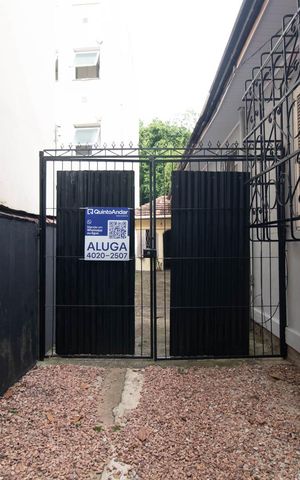 Casa para alugar com 80m², 2 quartos e 2 vagasFachada