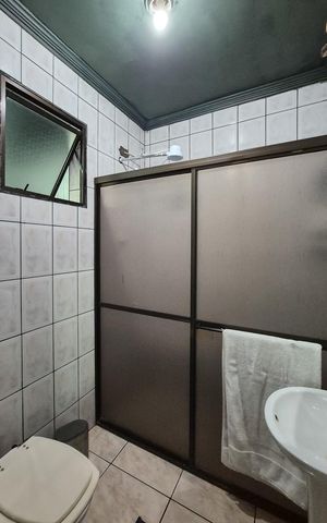 Casa à venda com 376m², 4 quartos e 1 vaga Casa à venda com 376m², 4 quartos e 1 vagaCasa 2 - Banheiro da Suíte