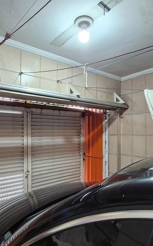 Casa à venda com 376m², 4 quartos e 1 vaga Casa à venda com 376m², 4 quartos e 1 vagaGaragem