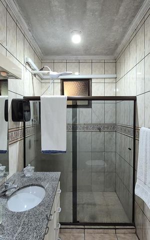 Casa à venda com 376m², 4 quartos e 1 vaga Casa à venda com 376m², 4 quartos e 1 vagaCasa 2 - Banheiro da Suíte