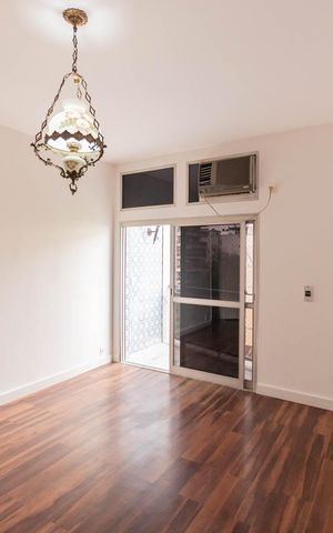 Apartamento à venda com 180m², 3 quartos e 5 vagasSuíte