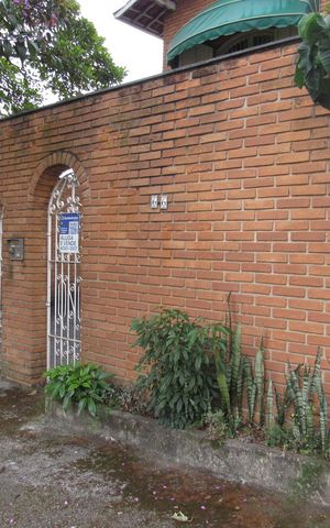 Casa para alugar com 500m², 3 quartos e 5 vagasFachada