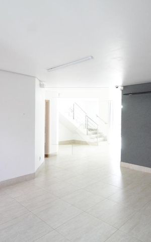 Casa para alugar com 450m², 4 quartos e 4 vagas Casa para alugar com 450m², 4 quartos e 4 vagasSala