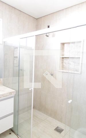 Casa para alugar com 450m², 4 quartos e 4 vagas Casa para alugar com 450m², 4 quartos e 4 vagasBanheiro da Suíte