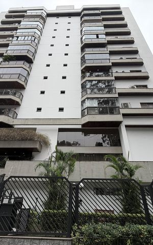 Apartamento para alugar com 200m², 3 quartos e 2 vagasFachada