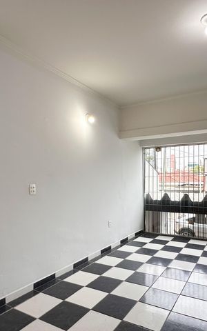 Casa para alugar com 182m², 2 quartos e 2 vagas Casa para alugar com 182m², 2 quartos e 2 vagasSala