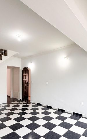 Casa para alugar com 182m², 2 quartos e 2 vagas Casa para alugar com 182m², 2 quartos e 2 vagasSala