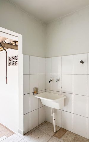 Casa para alugar com 182m², 2 quartos e 2 vagas Casa para alugar com 182m², 2 quartos e 2 vagasÁrea de Serviço