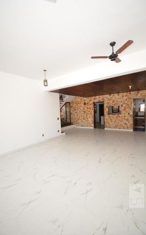 Casa à venda com 315m², 4 quartos e 2 vagas