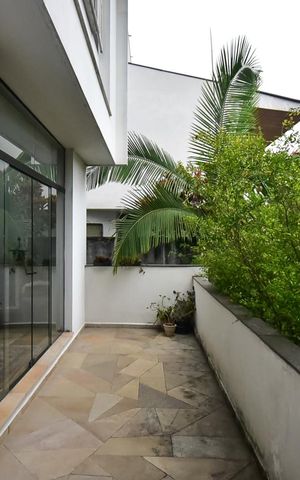 Casa à venda com 650m², 4 quartos e 9 vagasVaranda