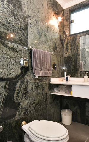 Casa à venda com 650m², 4 quartos e 9 vagasBanheiro Suíte 2