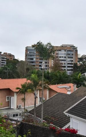 Casa à venda com 650m², 4 quartos e 9 vagasVista da Suíte 1