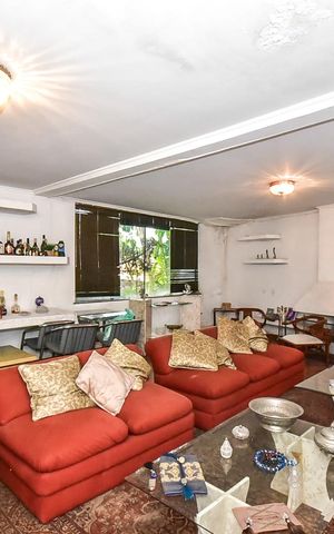 Casa à venda com 650m², 4 quartos e 9 vagasSala