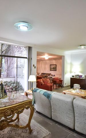 Casa à venda com 650m², 4 quartos e 9 vagasSala