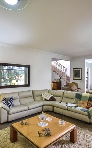 Casa à venda com 650m², 4 quartos e 9 vagasSala