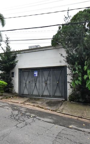 Casa à venda com 650m², 4 quartos e 9 vagasFachada