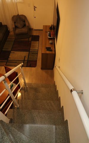 Casa de condomínio para alugar com 92m², 3 quartos e 1 vagaEscada