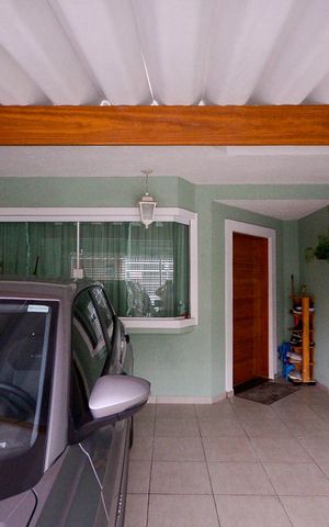 Casa à venda com 150m², 3 quartos e 2 vagas Casa à venda com 150m², 3 quartos e 2 vagasGaragem
