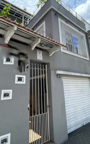 Casa à venda com 200m², 4 quartos e 1 vaga Casa à venda com 200m², 4 quartos e 1 vagaFachada