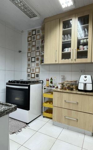 Casa à venda com 200m², 4 quartos e 1 vaga Casa à venda com 200m², 4 quartos e 1 vagaCozinha - Armários