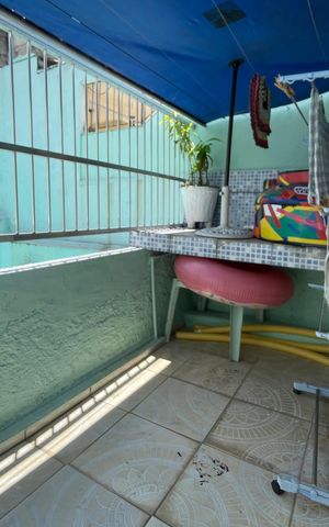 Casa à venda com 200m², 4 quartos e 1 vaga Casa à venda com 200m², 4 quartos e 1 vagaÁrea de Serviço 2