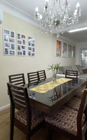 Casa à venda com 200m², 4 quartos e 1 vaga Casa à venda com 200m², 4 quartos e 1 vagaSala