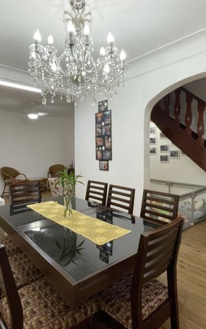 Casa à venda com 200m², 4 quartos e 1 vaga Casa à venda com 200m², 4 quartos e 1 vagaSala
