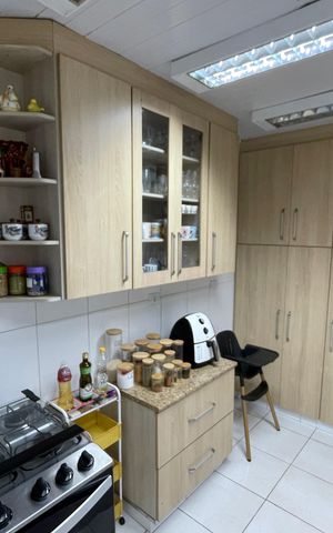Casa à venda com 200m², 4 quartos e 1 vaga Casa à venda com 200m², 4 quartos e 1 vagaCozinha - Armários