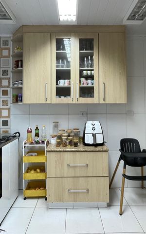 Casa à venda com 200m², 4 quartos e 1 vaga Casa à venda com 200m², 4 quartos e 1 vagaCozinha - Armários