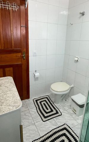 Casa à venda com 200m², 4 quartos e 1 vaga Casa à venda com 200m², 4 quartos e 1 vagaBanheiro