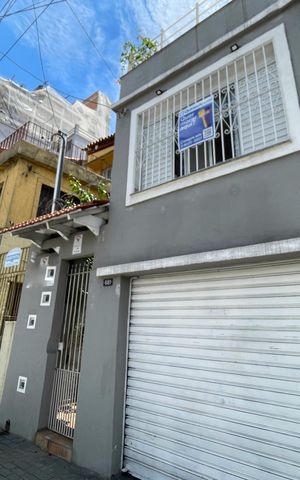 Casa à venda com 200m², 4 quartos e 1 vaga Casa à venda com 200m², 4 quartos e 1 vagaFachada