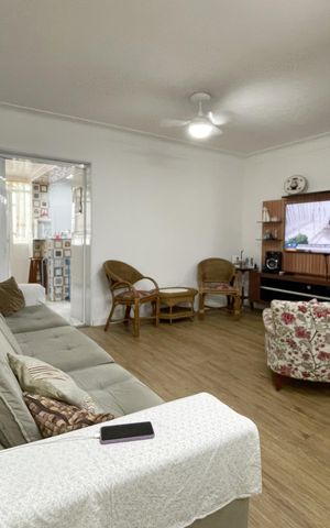 Casa à venda com 200m², 4 quartos e 1 vaga Casa à venda com 200m², 4 quartos e 1 vagaSala