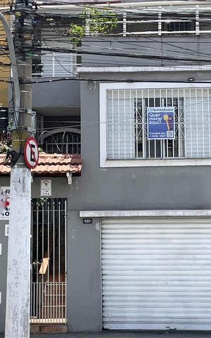 Casa à venda com 200m², 4 quartos e 1 vaga Casa à venda com 200m², 4 quartos e 1 vagaFachada