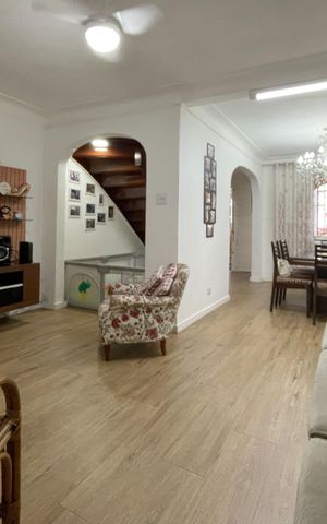 Casa à venda com 200m², 4 quartos e 1 vaga Casa à venda com 200m², 4 quartos e 1 vagaSala