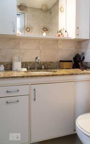 Apartamento à venda com 97m², 2 quartos e 1 vaga Apartamento à venda com 97m², 2 quartos e 1 vagaBanheiro social