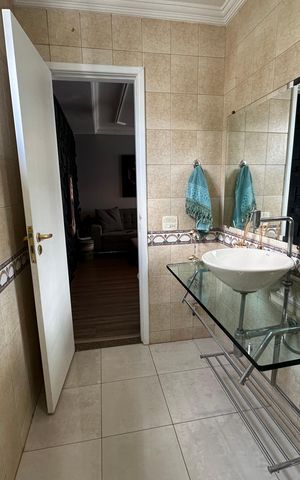 Apartamento para alugar com 264m², 4 quartos e 3 vagas Apartamento para alugar com 264m², 4 quartos e 3 vagasLavabo