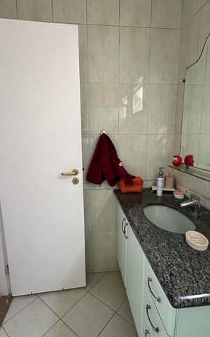 Apartamento para alugar com 264m², 4 quartos e 3 vagas Apartamento para alugar com 264m², 4 quartos e 3 vagasBanheiro da Suíte 1