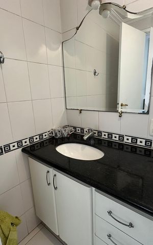 Apartamento para alugar com 264m², 4 quartos e 3 vagas Apartamento para alugar com 264m², 4 quartos e 3 vagasBanheiro da Suíte 2