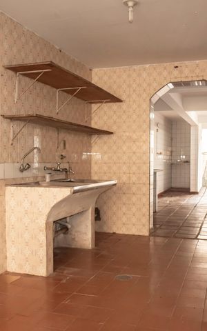 Casa à venda com 400m², 3 quartos e 3 vagasÁrea de serviço externa (Piso inferior)