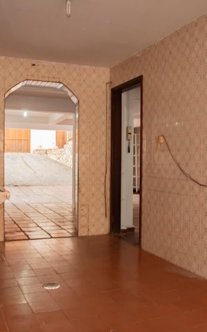 Casa à venda com 400m², 3 quartos e 3 vagasÁrea de serviço externa (Piso inferior)