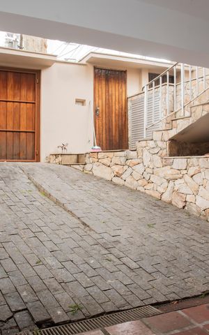 Casa à venda com 400m², 3 quartos e 3 vagasGaragem - Acesso