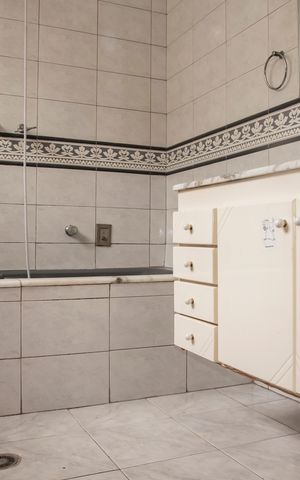 Casa à venda com 400m², 3 quartos e 3 vagasBanheiro da Suíte